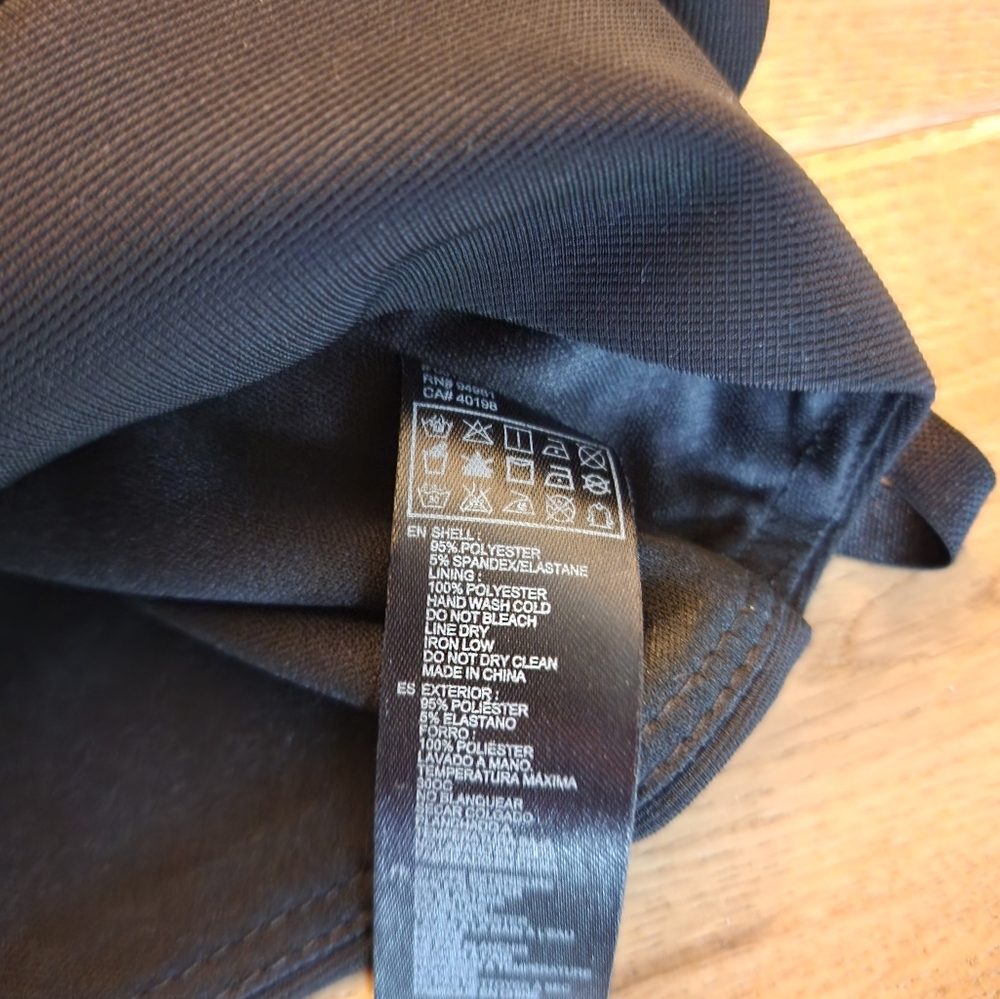 Chic Black Crop Top - Picture 4 of 4